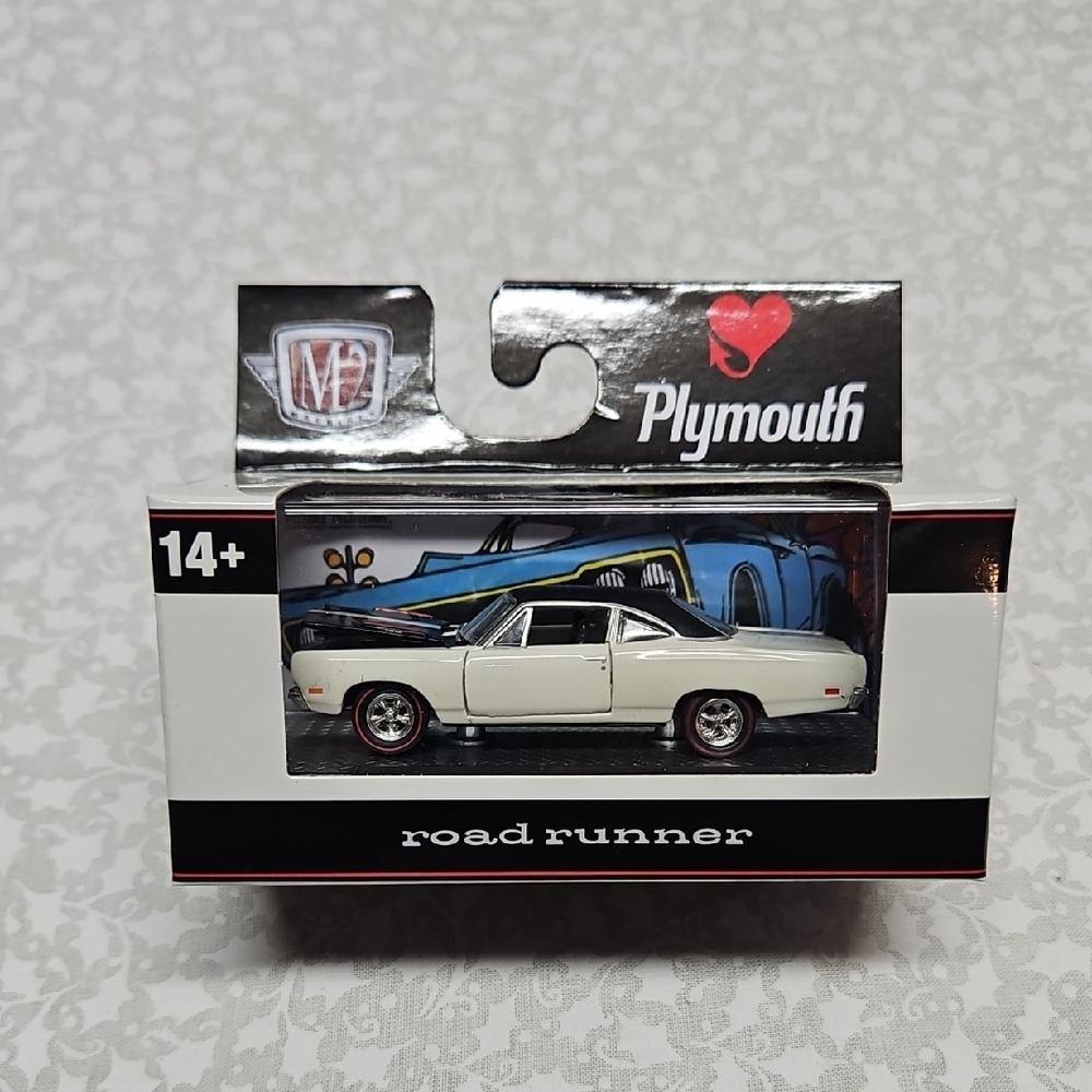 M2 Machines 1969 Plymouth Road Runner HEMI Premium Die-cast Car